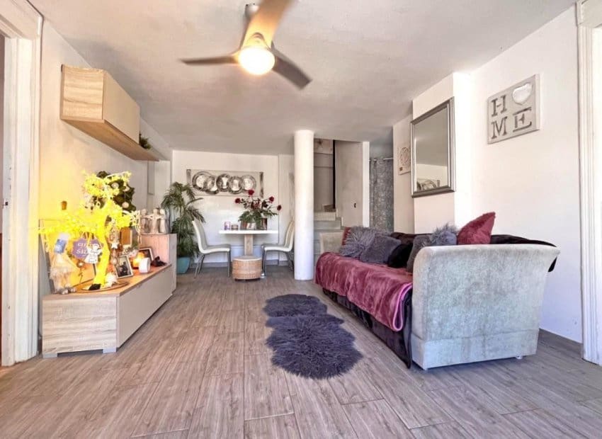 4 makuuhuone Huvila myytävänä paikassa La Zenia mukana uima-altaan - 399 000 € (Ref: 9527926)