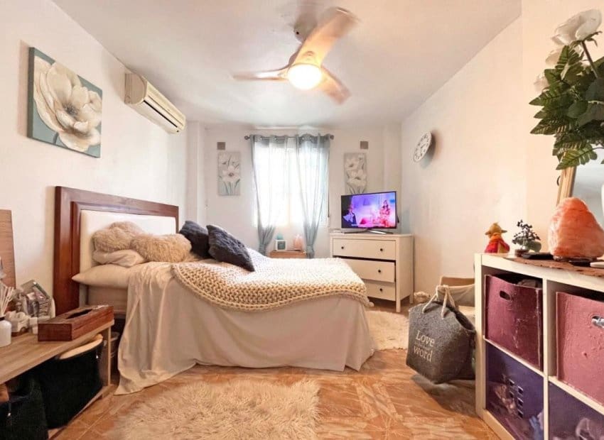 4 makuuhuone Huvila myytävänä paikassa La Zenia mukana uima-altaan - 399 000 € (Ref: 9527926)