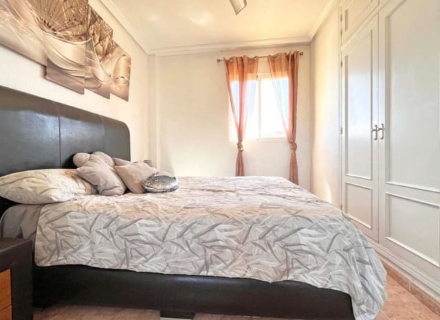 4 makuuhuone Huvila myytävänä paikassa La Zenia, Orihuela mukana uima-altaan - 399 000 € (Ref: 9527926)