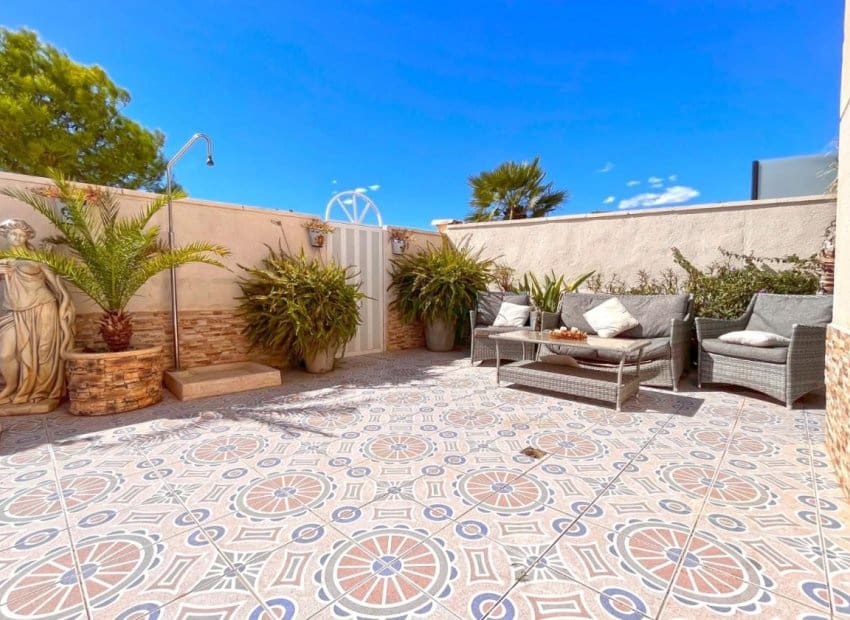 4 makuuhuone Huvila myytävänä paikassa La Zenia mukana uima-altaan - 399 000 € (Ref: 9527926)