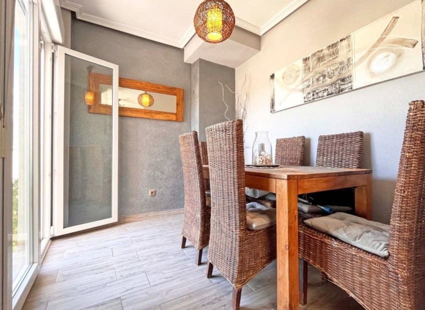 4 makuuhuone Huvila myytävänä paikassa La Zenia mukana uima-altaan - 399 000 € (Ref: 9527926)