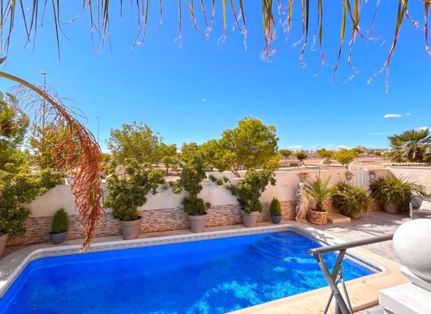 4 makuuhuone Huvila myytävänä paikassa La Zenia mukana uima-altaan - 399 000 € (Ref: 9527926)