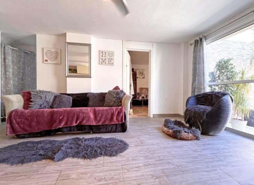 4 makuuhuone Huvila myytävänä paikassa La Zenia mukana uima-altaan - 399 000 € (Ref: 9527926)