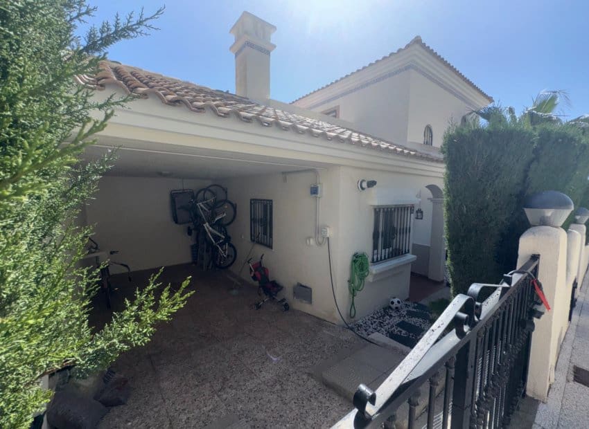 5 sypialnia Willa na sprzedaż w Orihuela Costa z basenem - 639 900 € (Ref: 9527928)