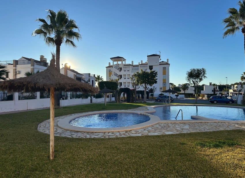 2 quarto Apartamento para venda em Campoamor com piscina - 189 995 € (Ref: 9527930)