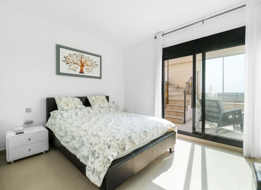 4 soveværelse Villa til salg i Villamartin med swimmingpool - € 429.000 (Ref: 9536829)