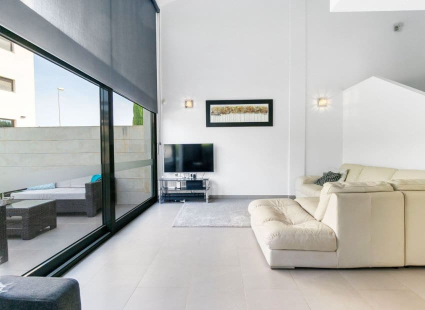 4 soveværelse Villa til salg i Villamartin med swimmingpool - € 429.000 (Ref: 9536829)