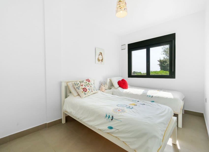 4 soveværelse Villa til salg i Villamartin med swimmingpool - € 429.000 (Ref: 9536829)