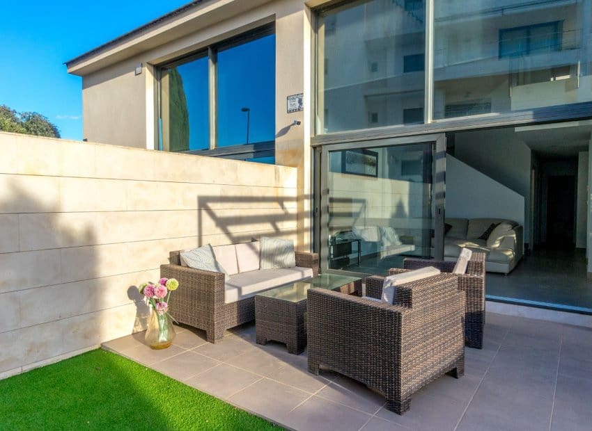 4 soveværelse Villa til salg i Villamartin med swimmingpool - € 429.000 (Ref: 9536829)