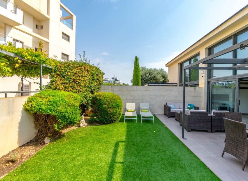 4 soveværelse Villa til salg i Villamartin med swimmingpool - € 429.000 (Ref: 9536829)