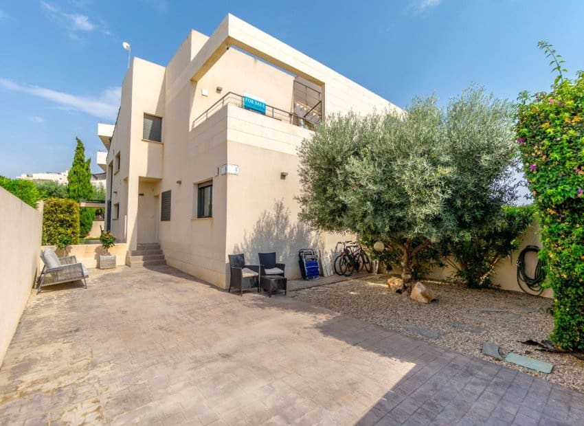 4 soveværelse Villa til salg i Villamartin med swimmingpool - € 429.000 (Ref: 9536829)