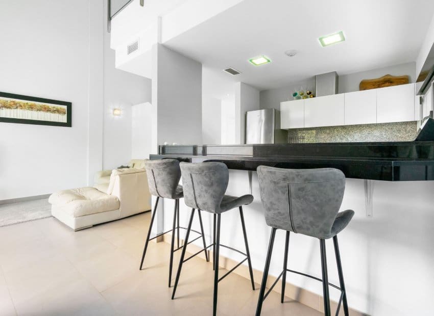 4 soveværelse Villa til salg i Villamartin med swimmingpool - € 429.000 (Ref: 9536829)