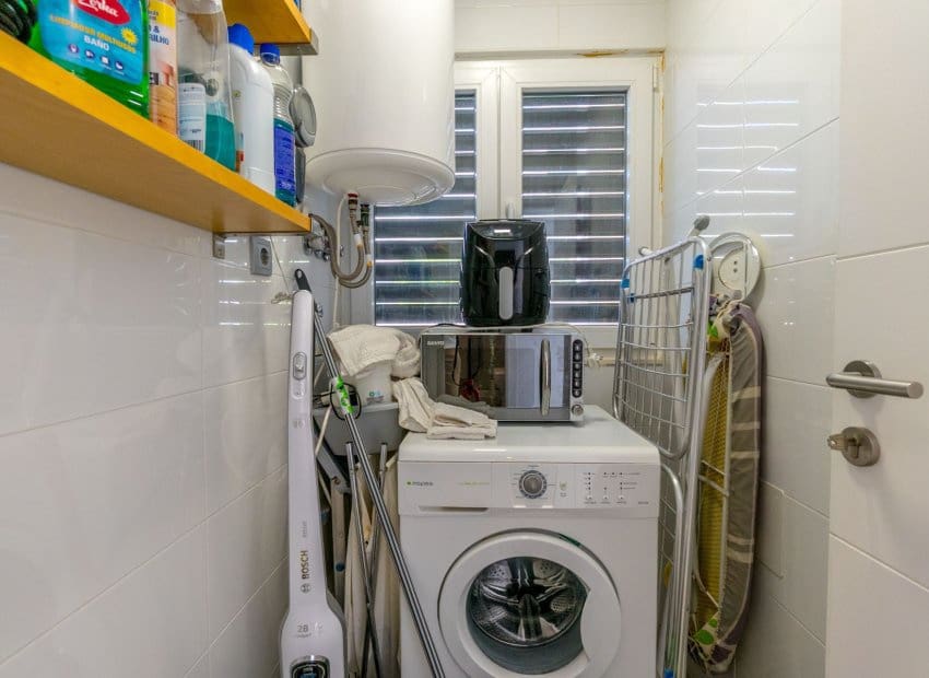 4 soveværelse Villa til salg i Villamartin med swimmingpool - € 429.000 (Ref: 9536829)