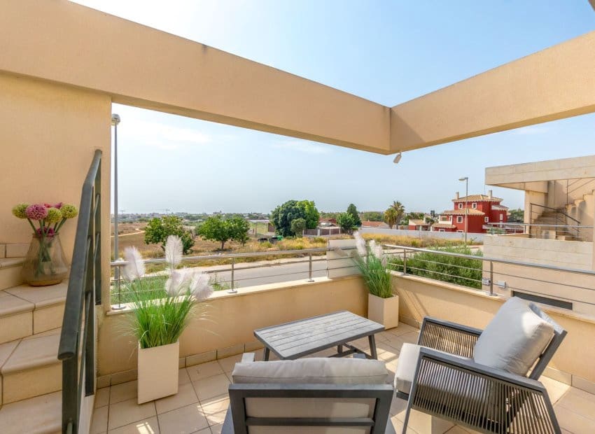 4 soveværelse Villa til salg i Villamartin med swimmingpool - € 429.000 (Ref: 9536829)