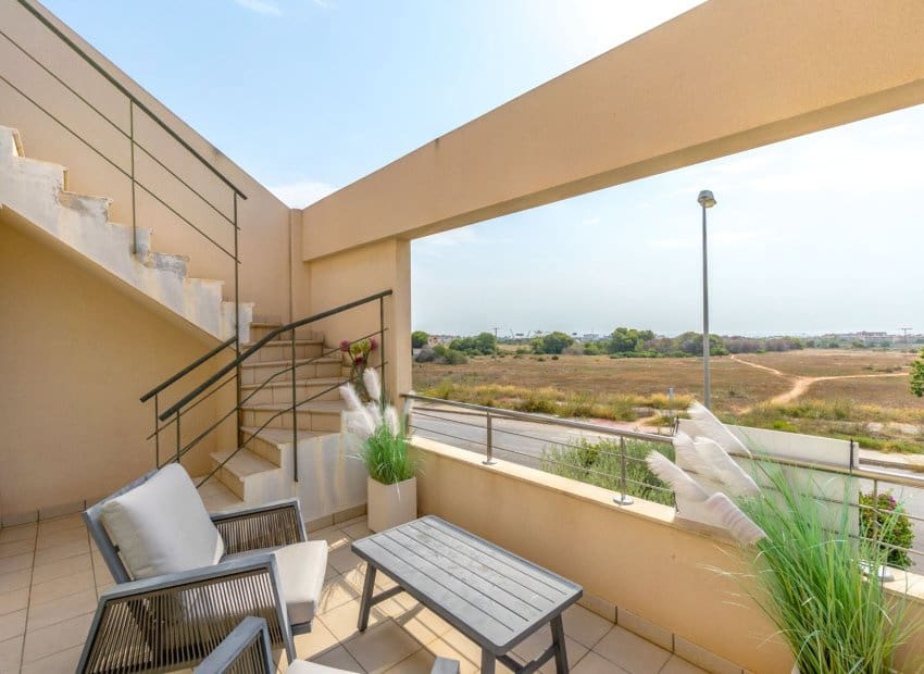 4 soveværelse Villa til salg i Villamartin med swimmingpool - € 429.000 (Ref: 9536829)