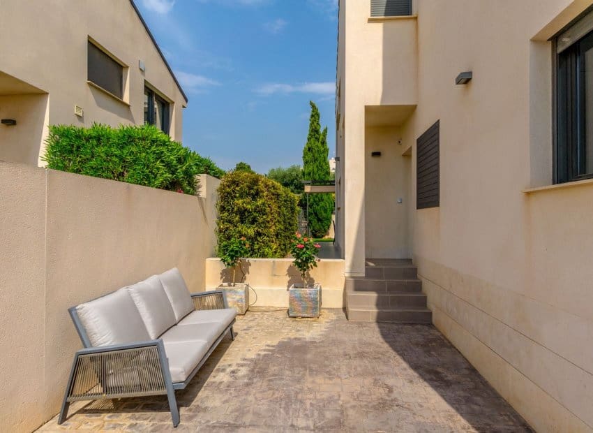 4 soveværelse Villa til salg i Villamartin med swimmingpool - € 429.000 (Ref: 9536829)