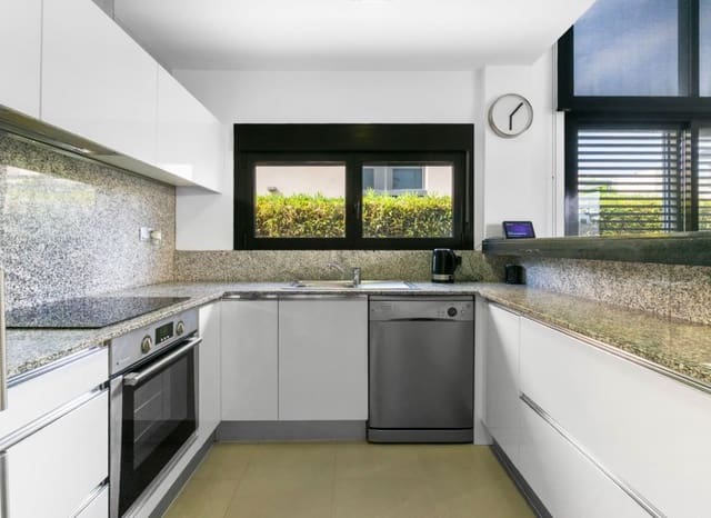 4 soveværelse Villa til salg i Villamartin, Orihuela med swimmingpool - € 429.000 (Ref: 9536829)