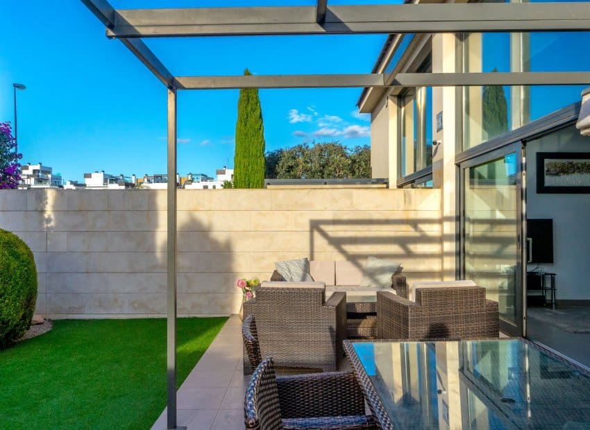 4 soveværelse Villa til salg i Villamartin med swimmingpool - € 429.000 (Ref: 9536829)