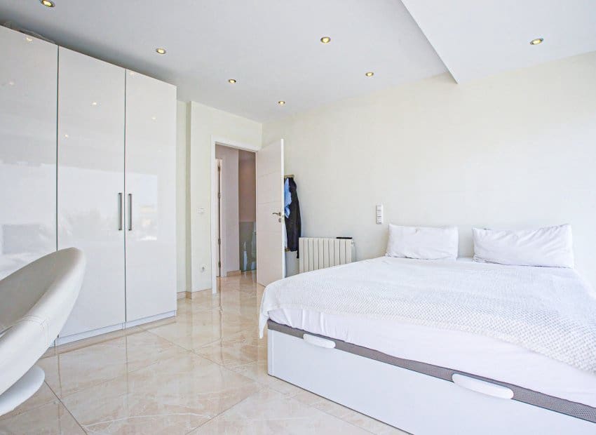 4 Zimmer Villa zu verkaufen in La Zenia mit Pool - 1.350.000 € (Ref: 9536832)