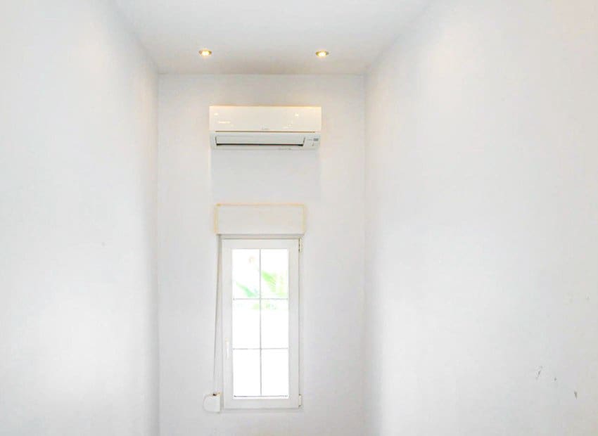 4 Zimmer Villa zu verkaufen in La Zenia mit Pool - 1.350.000 € (Ref: 9536832)