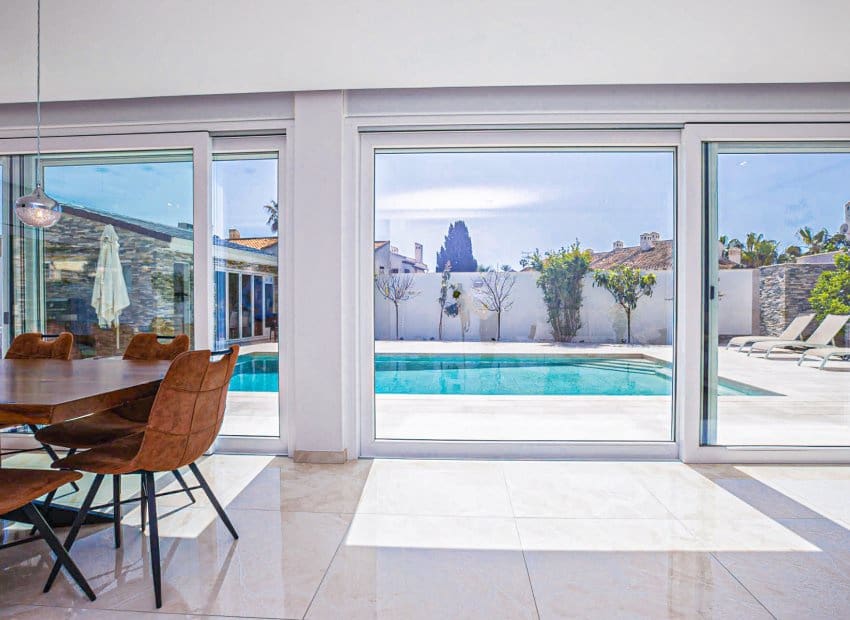 4 Zimmer Villa zu verkaufen in La Zenia mit Pool - 1.350.000 € (Ref: 9536832)