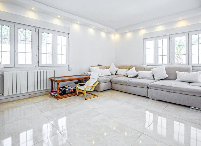 4 Zimmer Villa zu verkaufen in La Zenia mit Pool - 1.350.000 € (Ref: 9536832)