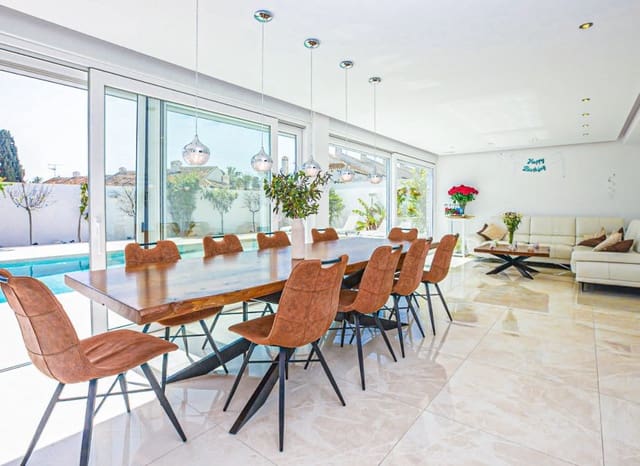 4 Zimmer Villa zu verkaufen in La Zenia, Orihuela mit Pool - 1.350.000 € (Ref: 9536832)