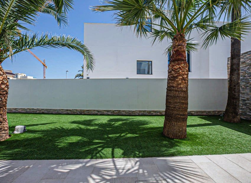 4 Zimmer Villa zu verkaufen in La Zenia mit Pool - 1.350.000 € (Ref: 9536832)