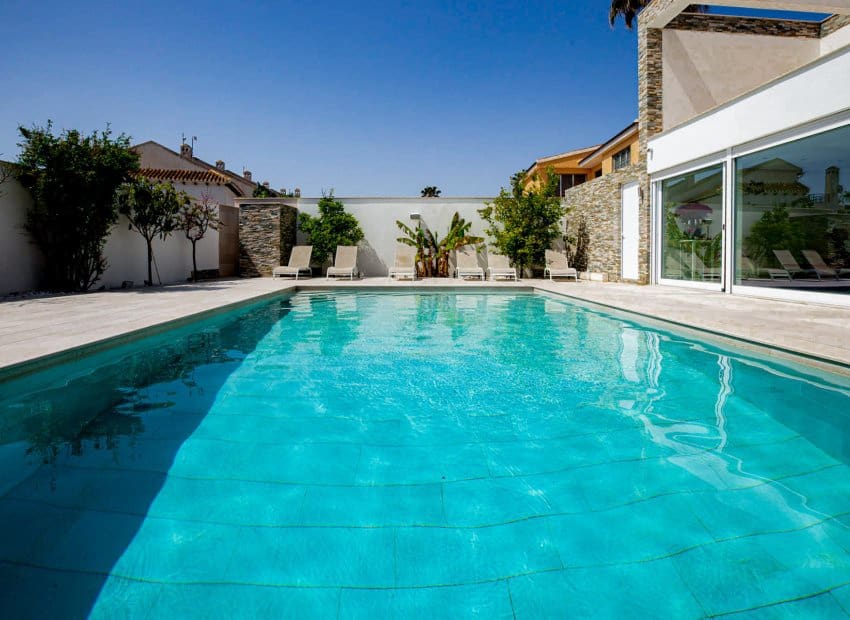 4 Zimmer Villa zu verkaufen in La Zenia mit Pool - 1.350.000 € (Ref: 9536832)