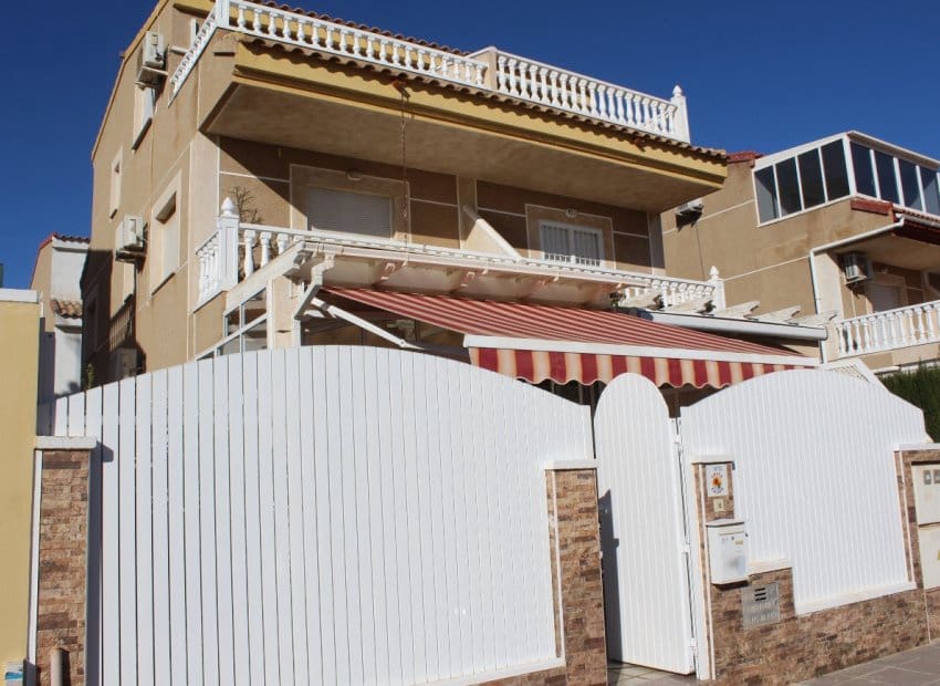 4 soveværelse Villa til salg i Torre de la Horadada med garage - € 272.000 (Ref: 9548466)