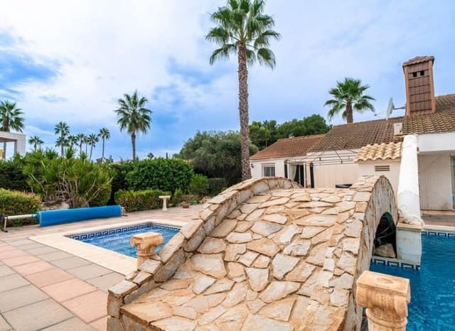 4 soverom Villa til salgs i Villamartin, Orihuela med svømmebasseng - € 650 000 (Ref: 9558015)