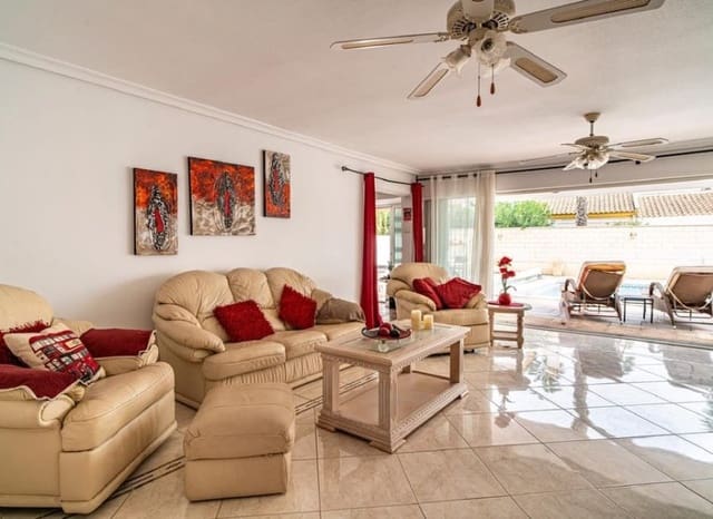 4 soverom Villa til salgs i Villamartin, Orihuela med svømmebasseng - € 650 000 (Ref: 9558015)