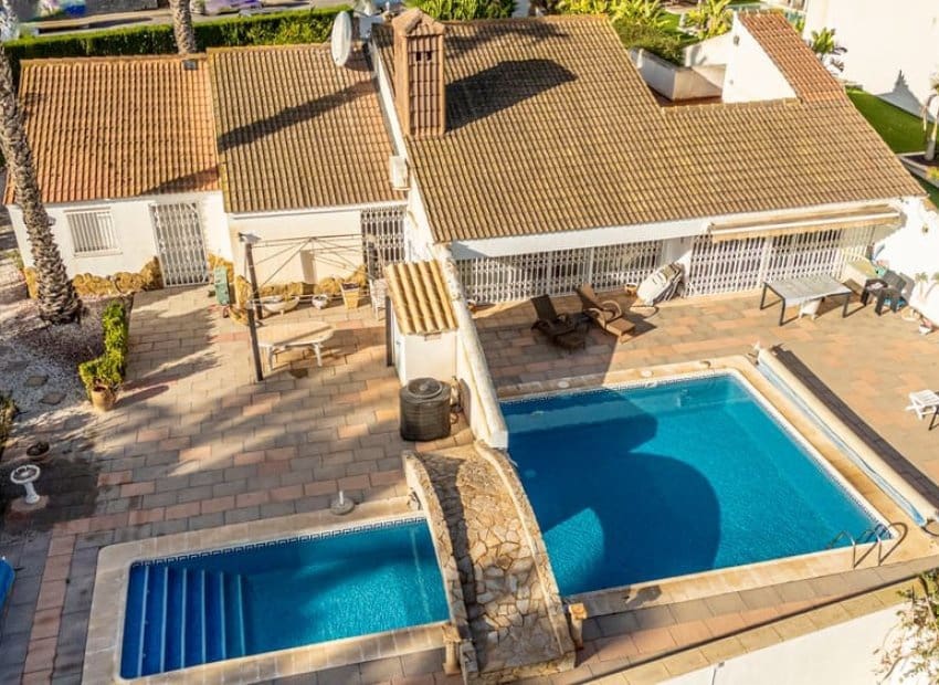 4 soverom Villa til salgs i Villamartin med svømmebasseng - € 650 000 (Ref: 9558015)