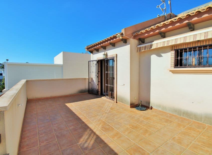 Chalet de 2 habitaciones en Villamartin en venta con piscina - 259.000 € (Ref: 9562126)