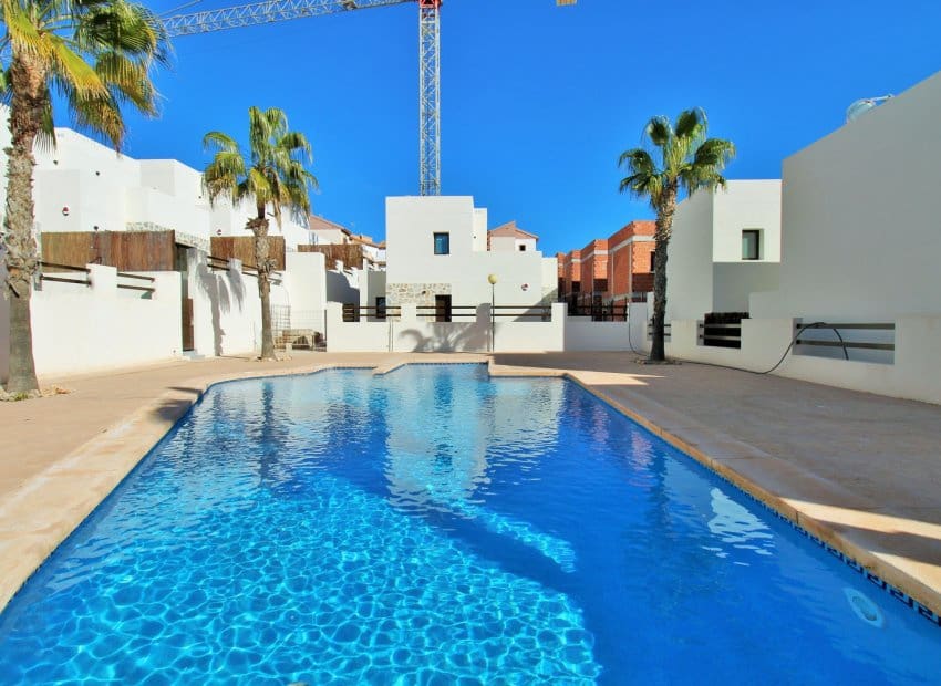 Chalet de 2 habitaciones en Villamartin en venta con piscina - 259.000 € (Ref: 9562126)