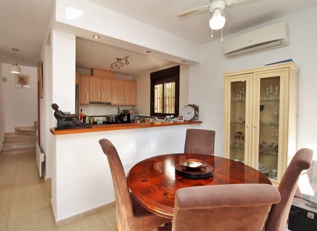 Chalet de 2 habitaciones en Villamartin, Orihuela en venta con piscina - 259.000 € (Ref: 9562126)