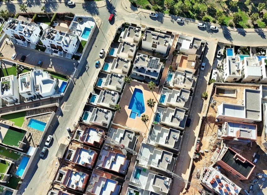 Chalet de 2 habitaciones en Villamartin en venta con piscina - 259.000 € (Ref: 9562126)