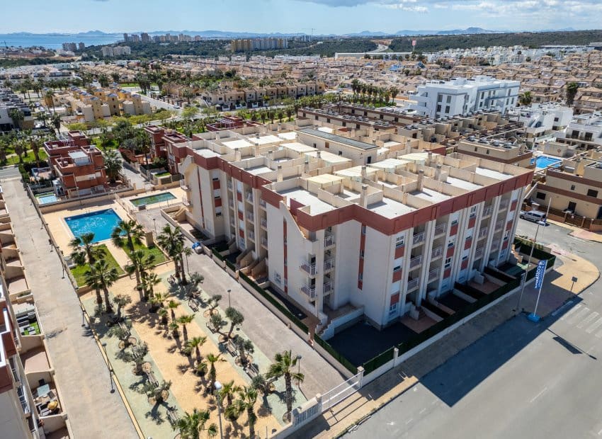 Ático de 2 habitaciones en Orihuela Costa en venta con piscina - 205.500 € (Ref: 9562132)