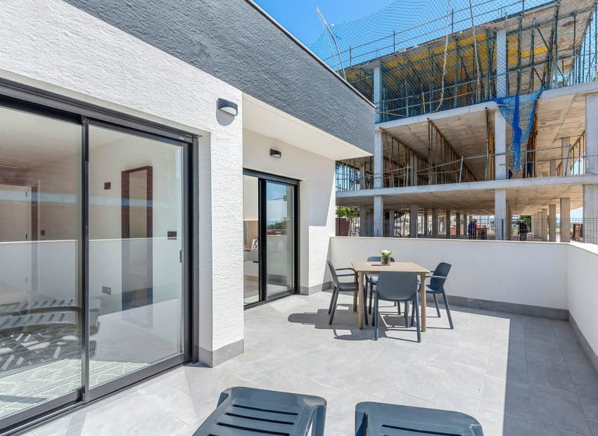 3 quarto Apartamento para venda em Guardamar del Segura com piscina - 230 000 € (Ref: 9562141)