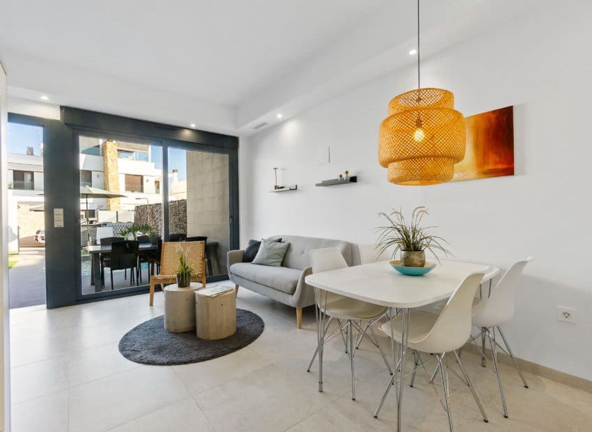 Casa de 3 habitaciones en Villamartin en venta con piscina - 325.000 € (Ref: 9576825)