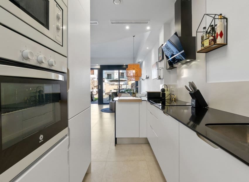 Casa de 3 habitaciones en Villamartin en venta con piscina - 325.000 € (Ref: 9576825)