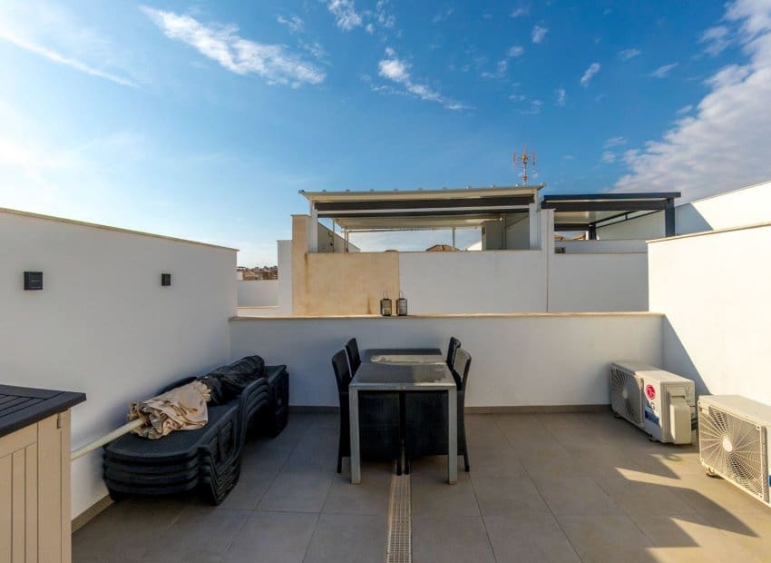 Casa de 3 habitaciones en Villamartin en venta con piscina - 325.000 € (Ref: 9576825)