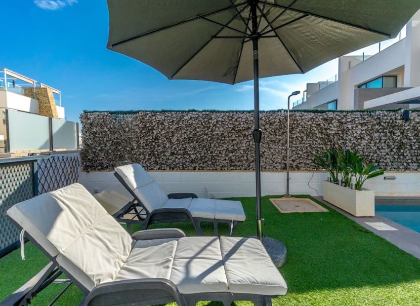 Casa de 3 habitaciones en Villamartin en venta con piscina - 325.000 € (Ref: 9576825)