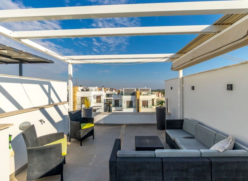 Casa de 3 habitaciones en Villamartin en venta con piscina - 325.000 € (Ref: 9576825)