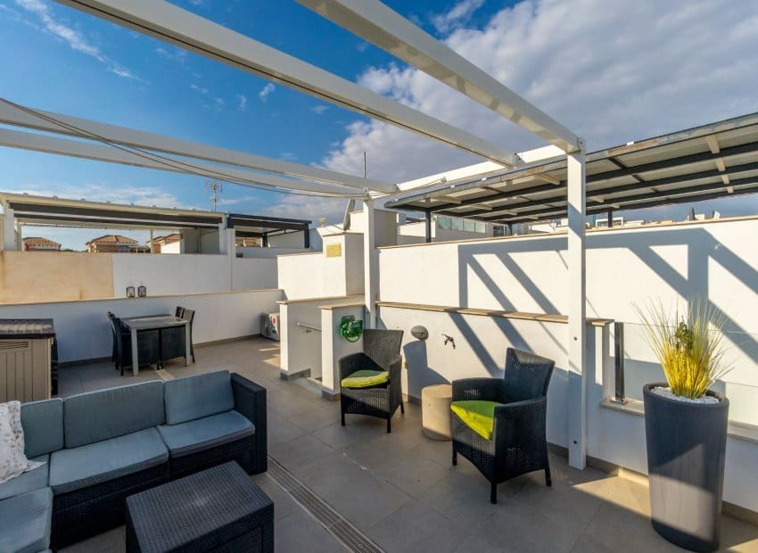 Casa de 3 habitaciones en Villamartin en venta con piscina - 325.000 € (Ref: 9576825)