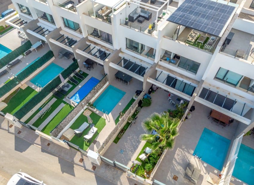 Casa de 3 habitaciones en Villamartin en venta con piscina - 325.000 € (Ref: 9576825)