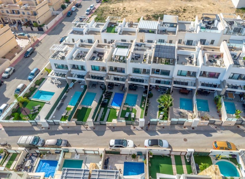 Casa de 3 habitaciones en Villamartin en venta con piscina - 325.000 € (Ref: 9576825)