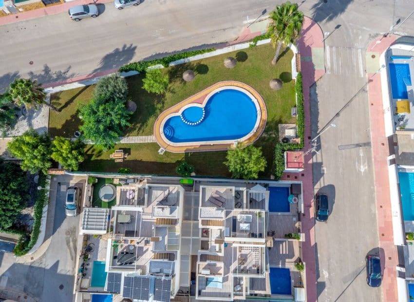 Casa de 3 habitaciones en Villamartin en venta con piscina - 325.000 € (Ref: 9576825)