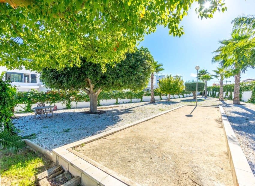 Casa de 3 habitaciones en Villamartin en venta con piscina - 325.000 € (Ref: 9576825)