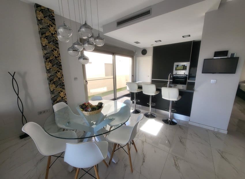 3 makuuhuone Huvila myytävänä paikassa Villamartin mukana uima-altaan - 400 000 € (Ref: 9576826)